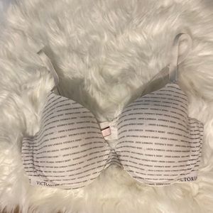 VS t-shirt bra